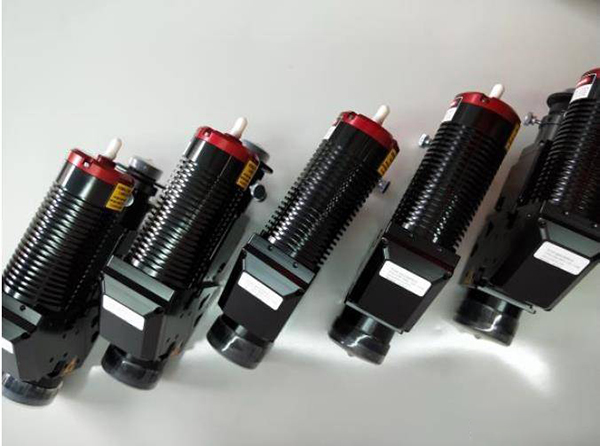 奧萊光電同軸測(cè)溫視覺方形/條形光斑激光焊接頭圖片 奧萊光電同軸測(cè)溫視覺方形/條形光斑激光焊接頭圖片